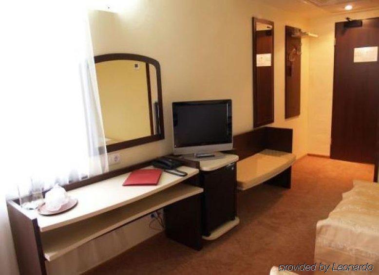 Hotel Rapsodia City Center Botoşani Cameră foto